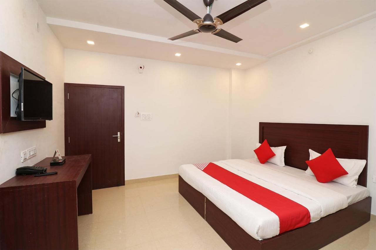โอโย 1021 โฮเต็ล คยาตรี เรซิเดนซี Hotel Tirath ภายนอก รูปภาพ