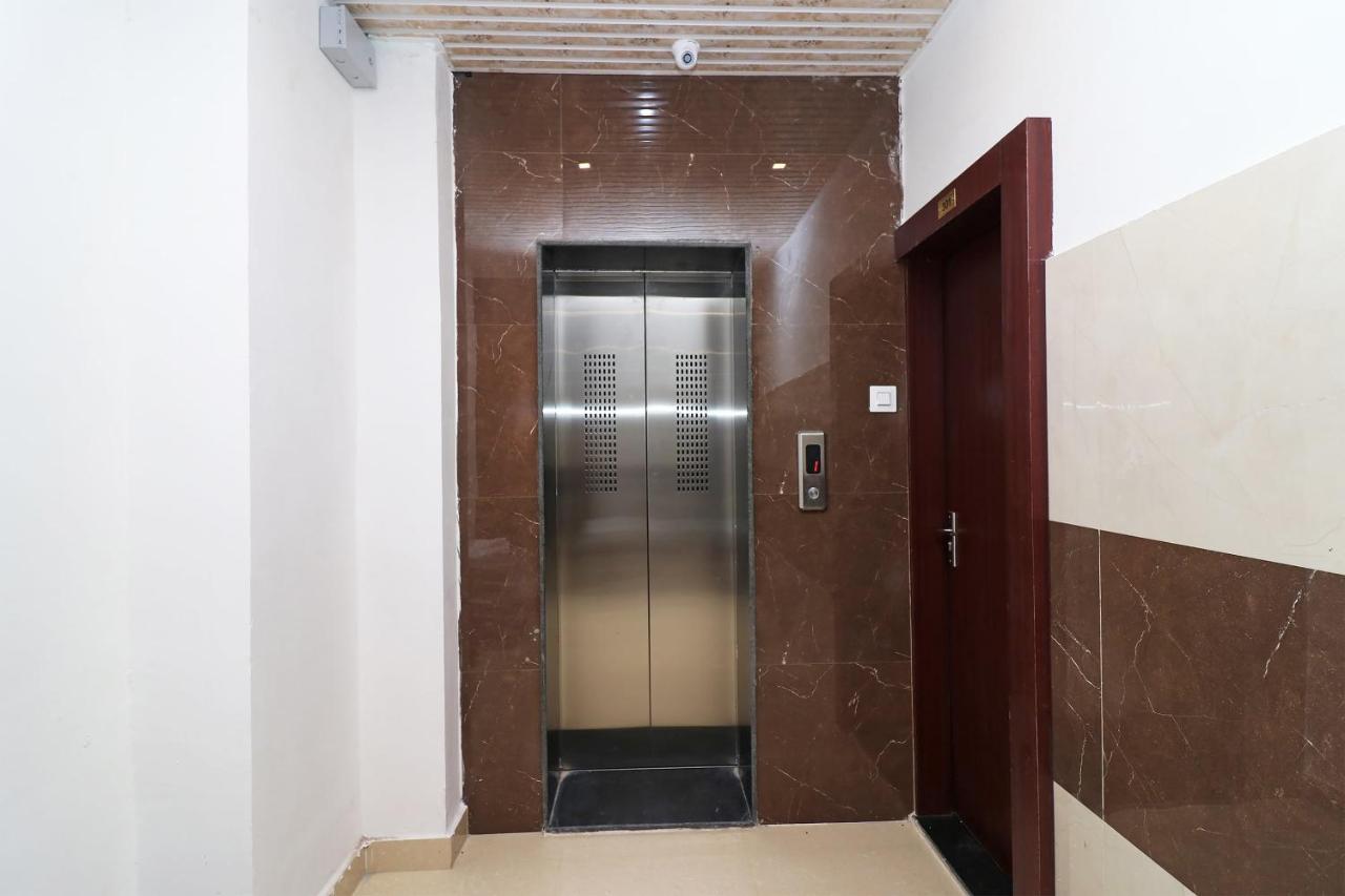โอโย 1021 โฮเต็ล คยาตรี เรซิเดนซี Hotel Tirath ภายนอก รูปภาพ