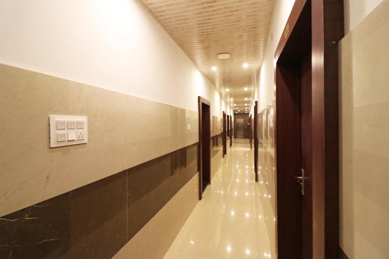 โอโย 1021 โฮเต็ล คยาตรี เรซิเดนซี Hotel Tirath ภายนอก รูปภาพ
