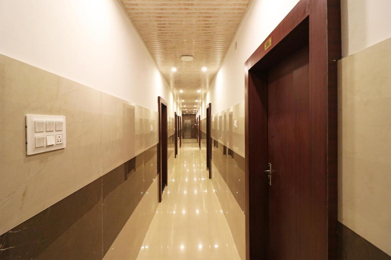 โอโย 1021 โฮเต็ล คยาตรี เรซิเดนซี Hotel Tirath ภายนอก รูปภาพ